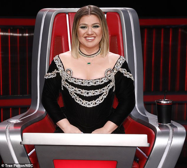 The Voice: Kelly Clarkson openly weeps after Desz performs debut single ...